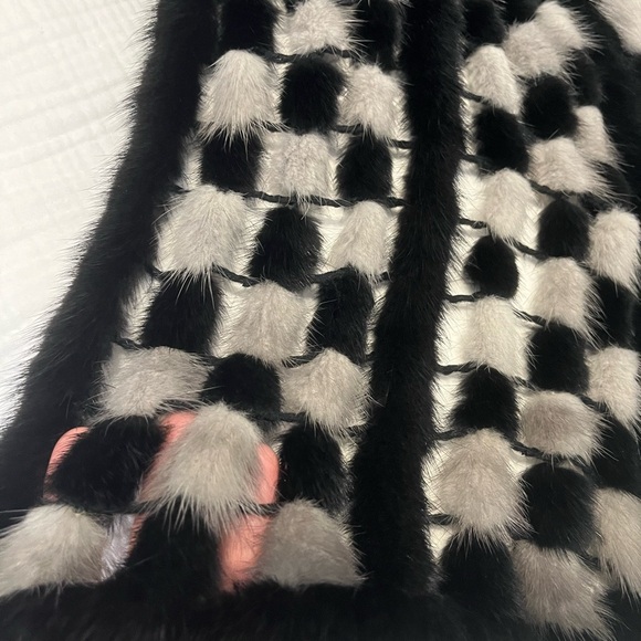 100% MINK FUR KNIT CHECKERED PATTERN SCARF BLACK WHITE - Picture 3 of 6